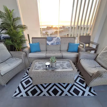 Modern Basia With Sea Views Apartamento