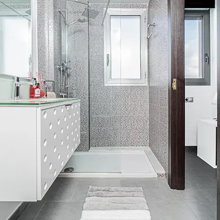 Modern Basia With Sea Views Apartamento